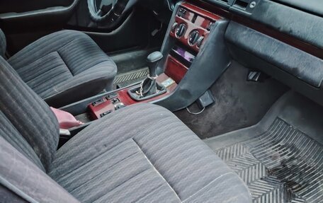 Mercedes-Benz E-Класс, 1992 год, 350 000 рублей, 1 фотография