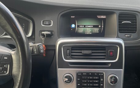 Volvo V60 Cross Country II, 2018 год, 2 400 000 рублей, 6 фотография