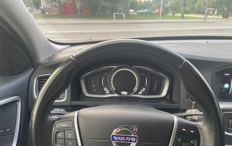 Volvo V60 Cross Country II, 2018 год, 2 400 000 рублей, 5 фотография