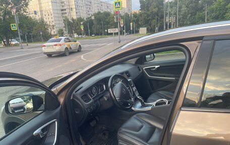 Volvo V60 Cross Country II, 2018 год, 2 400 000 рублей, 4 фотография