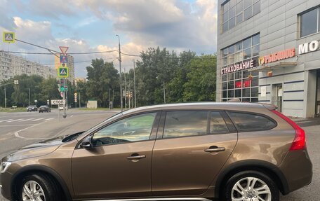 Volvo V60 Cross Country II, 2018 год, 2 400 000 рублей, 7 фотография