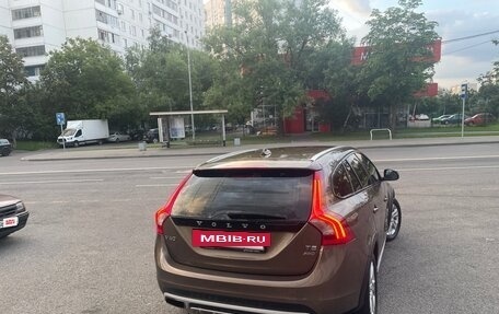 Volvo V60 Cross Country II, 2018 год, 2 400 000 рублей, 3 фотография