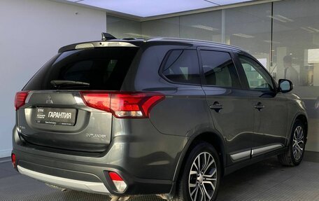 Mitsubishi Outlander III рестайлинг 3, 2018 год, 1 980 000 рублей, 6 фотография