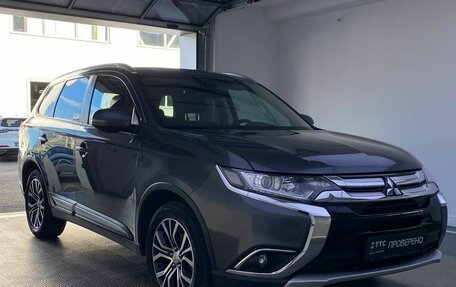 Mitsubishi Outlander III рестайлинг 3, 2018 год, 1 980 000 рублей, 3 фотография