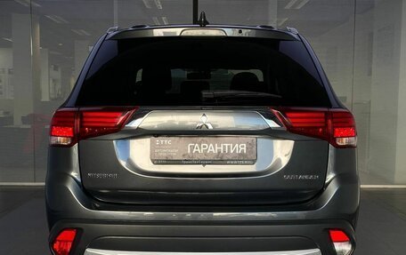 Mitsubishi Outlander III рестайлинг 3, 2018 год, 1 980 000 рублей, 7 фотография