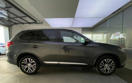 Mitsubishi Outlander III рестайлинг 3, 2018 год, 1 980 000 рублей, 5 фотография