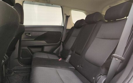 Mitsubishi Outlander III рестайлинг 3, 2018 год, 1 980 000 рублей, 15 фотография