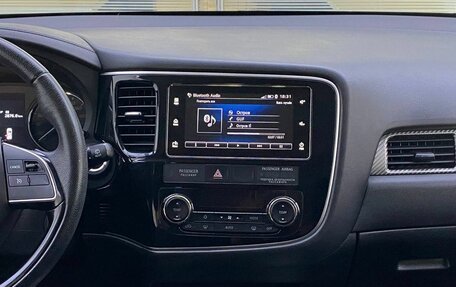 Mitsubishi Outlander III рестайлинг 3, 2018 год, 1 980 000 рублей, 18 фотография