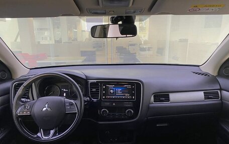 Mitsubishi Outlander III рестайлинг 3, 2018 год, 1 980 000 рублей, 17 фотография