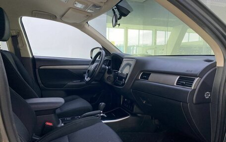 Mitsubishi Outlander III рестайлинг 3, 2018 год, 1 980 000 рублей, 13 фотография