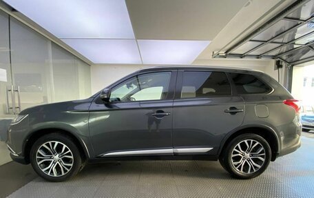 Mitsubishi Outlander III рестайлинг 3, 2018 год, 1 980 000 рублей, 10 фотография