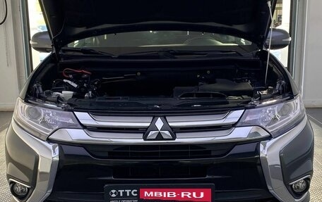 Mitsubishi Outlander III рестайлинг 3, 2018 год, 1 980 000 рублей, 11 фотография