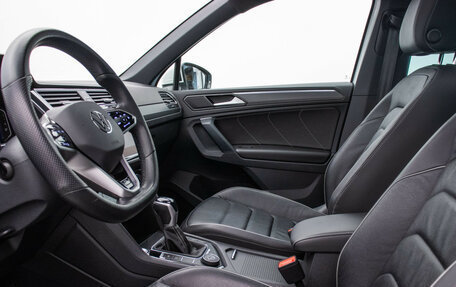 Volkswagen Tiguan II, 2021 год, 4 290 000 рублей, 11 фотография