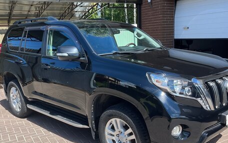 Toyota Land Cruiser Prado 150 рестайлинг 2, 2016 год, 3 750 000 рублей, 2 фотография
