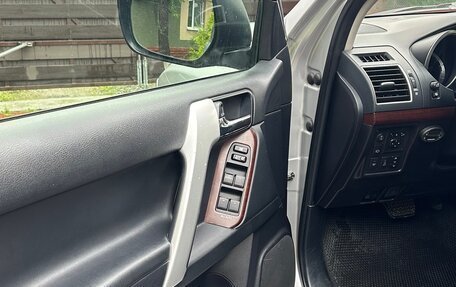 Toyota Land Cruiser Prado 150 рестайлинг 2, 2014 год, 3 490 000 рублей, 7 фотография