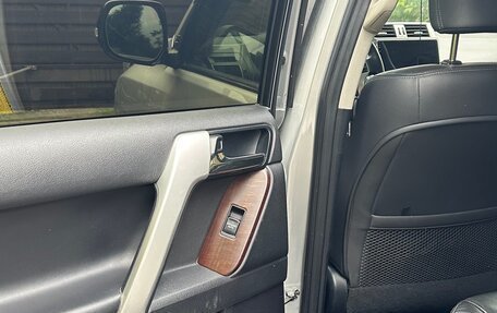 Toyota Land Cruiser Prado 150 рестайлинг 2, 2014 год, 3 490 000 рублей, 9 фотография