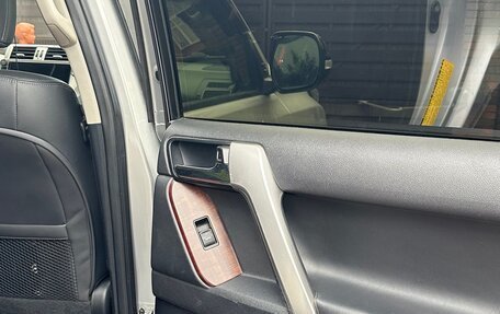 Toyota Land Cruiser Prado 150 рестайлинг 2, 2014 год, 3 490 000 рублей, 18 фотография