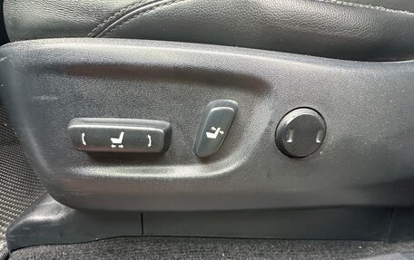 Toyota Land Cruiser Prado 150 рестайлинг 2, 2014 год, 3 490 000 рублей, 12 фотография