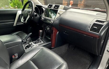 Toyota Land Cruiser Prado 150 рестайлинг 2, 2014 год, 3 490 000 рублей, 14 фотография
