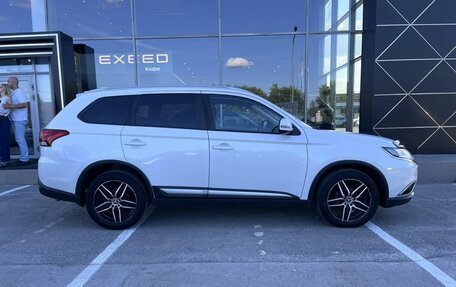 Mitsubishi Outlander III рестайлинг 3, 2017 год, 1 890 000 рублей, 4 фотография