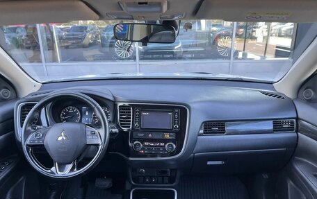 Mitsubishi Outlander III рестайлинг 3, 2017 год, 1 890 000 рублей, 9 фотография
