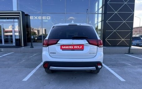 Mitsubishi Outlander III рестайлинг 3, 2017 год, 1 890 000 рублей, 6 фотография