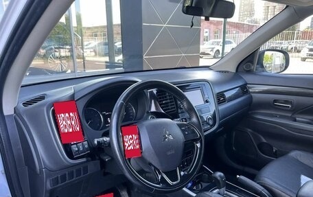 Mitsubishi Outlander III рестайлинг 3, 2017 год, 1 890 000 рублей, 13 фотография