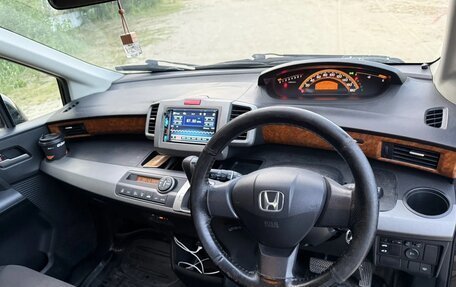 Honda Freed I, 2010 год, 750 000 рублей, 16 фотография