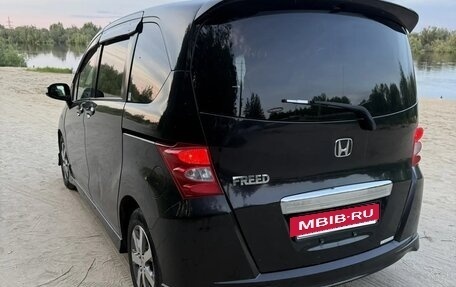 Honda Freed I, 2010 год, 750 000 рублей, 6 фотография