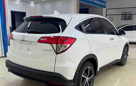 Honda Vezel, 2021 год, 1 242 000 рублей, 4 фотография