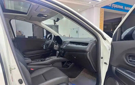 Honda Vezel, 2021 год, 1 242 000 рублей, 10 фотография