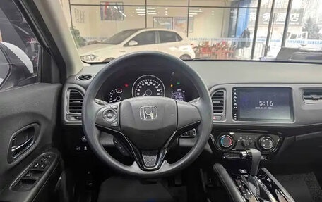 Honda Vezel, 2021 год, 1 242 000 рублей, 14 фотография
