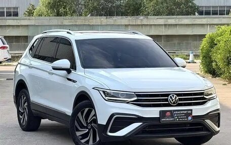Volkswagen Tiguan II, 2022 год, 2 631 000 рублей, 1 фотография