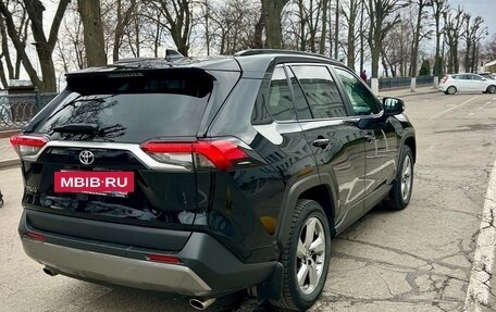 Toyota RAV4, 2019 год, 2 700 000 рублей, 2 фотография