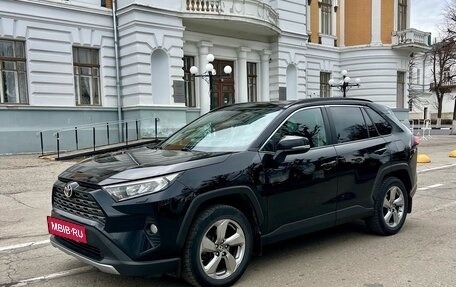Toyota RAV4, 2019 год, 2 700 000 рублей, 3 фотография