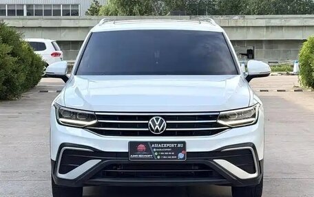 Volkswagen Tiguan II, 2022 год, 2 631 000 рублей, 2 фотография
