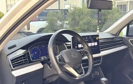 Volkswagen Tiguan II, 2022 год, 2 631 000 рублей, 7 фотография