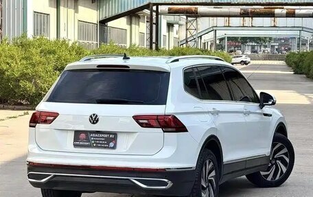 Volkswagen Tiguan II, 2022 год, 2 631 000 рублей, 5 фотография