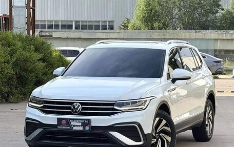 Volkswagen Tiguan II, 2022 год, 2 631 000 рублей, 3 фотография