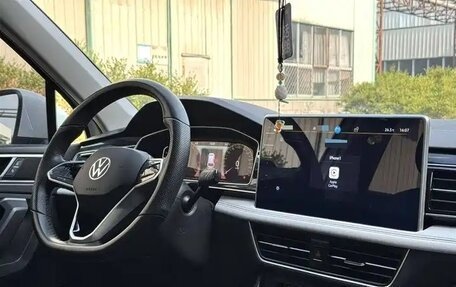 Volkswagen Tiguan II, 2022 год, 2 631 000 рублей, 8 фотография