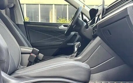 Volkswagen Tiguan II, 2022 год, 2 631 000 рублей, 11 фотография