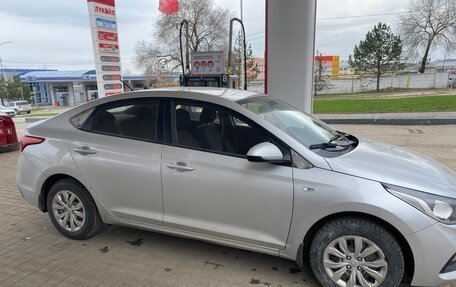 Hyundai Solaris II рестайлинг, 2017 год, 935 000 рублей, 1 фотография