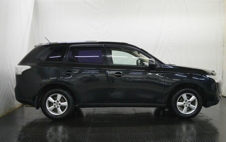 Mitsubishi Outlander III рестайлинг 3, 2014 год, 860 000 рублей, 4 фотография