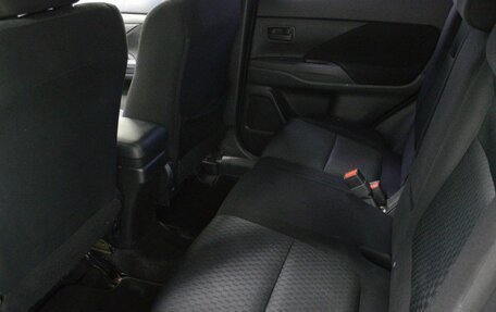 Mitsubishi Outlander III рестайлинг 3, 2014 год, 860 000 рублей, 11 фотография