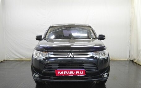 Mitsubishi Outlander III рестайлинг 3, 2014 год, 860 000 рублей, 2 фотография