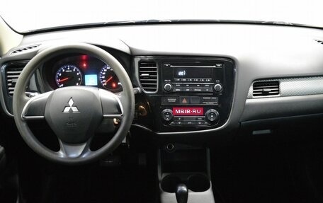 Mitsubishi Outlander III рестайлинг 3, 2014 год, 860 000 рублей, 13 фотография