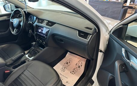 Skoda Octavia, 2018 год, 1 999 000 рублей, 12 фотография
