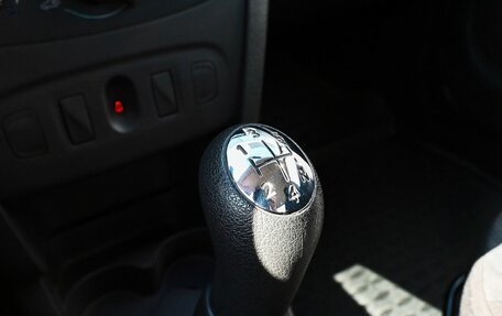 Renault Logan II, 2016 год, 745 000 рублей, 13 фотография
