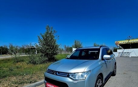 Mitsubishi Outlander III рестайлинг 3, 2013 год, 1 550 000 рублей, 1 фотография