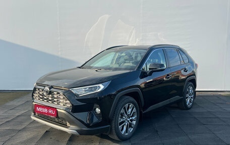Toyota RAV4, 2021 год, 3 970 000 рублей, 1 фотография